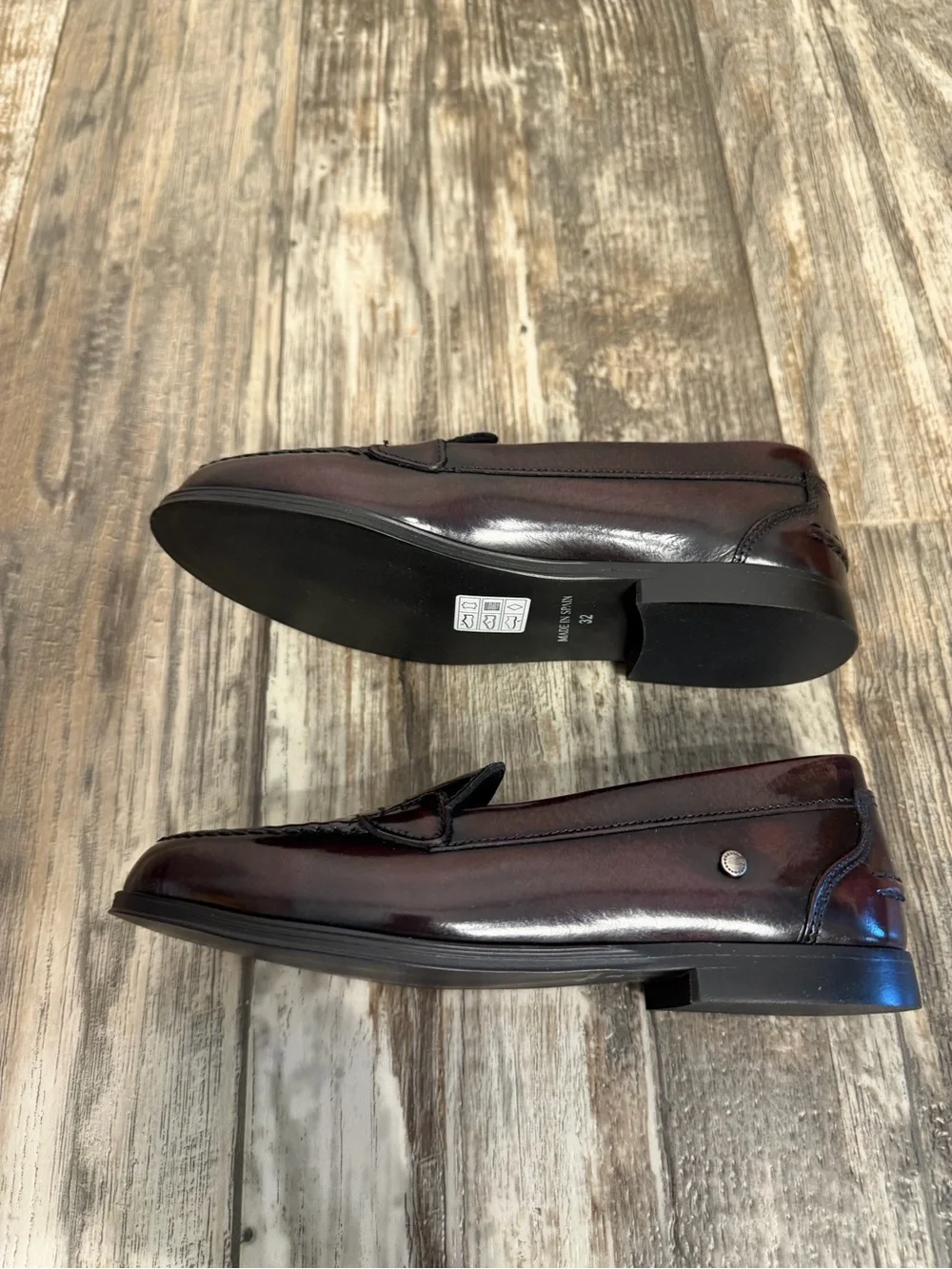 Confetti Kid’s Burgundy Leather Slip-On Loafers Size 32=US 1 Youth